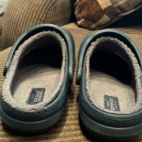 Navy with gray fuzz clog - Picture 2 of 3